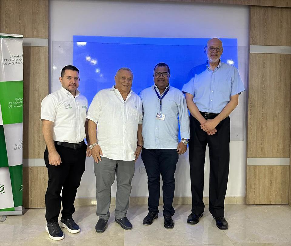De izquierda a derecha: Chady Saab Director Seccional Maicao Cámara de Comercio de La Guajira - Álvaro Romero Presidente Ejecutivo Cámara de Comercio de La Guajira - Gerente Dr. Aldrin Quintana - Dr. Santander Brito Ex Magistrado de la Corte Suprema
