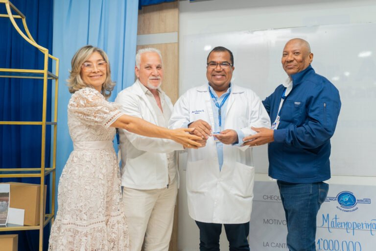 Reconocimiento al liderazgo y visión gerencial: Dr. Aldrin Quintana