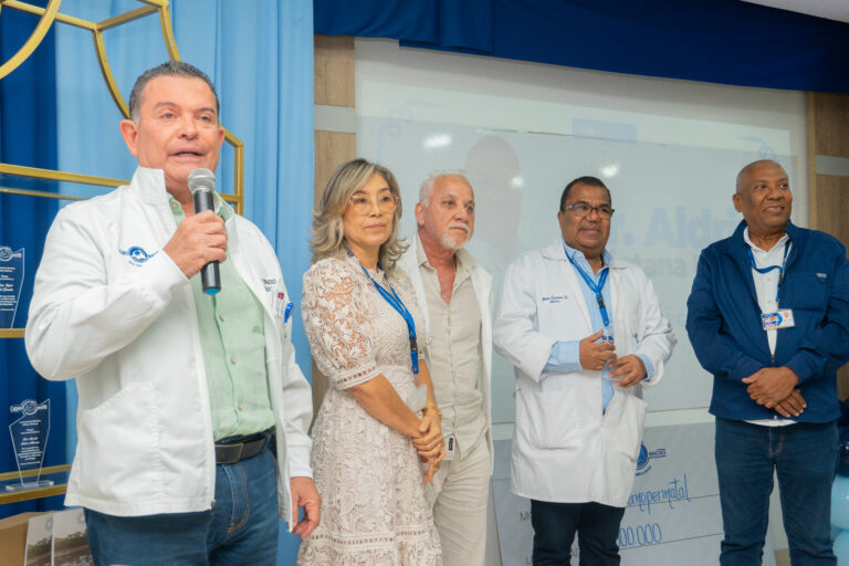 Reconocimiento al liderazgo y visión gerencial: Dr. Aldrin Quintana